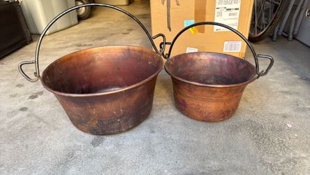 Copper cauldron pot kettle with iron handle