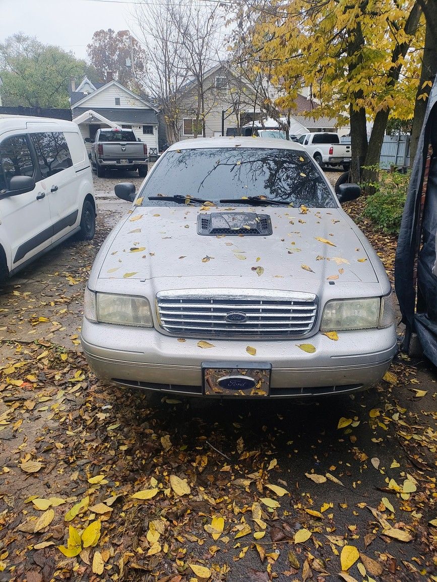 2003 Ford Crown Victoria