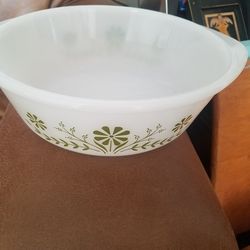 Beautiful vintage glasbake casserole dish