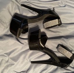 Pleasers Size 6