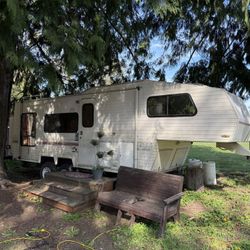 1989 5th Wheel 25 Feet