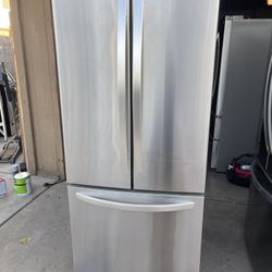 LG Refrigerator 30in Wide Stainless Steel