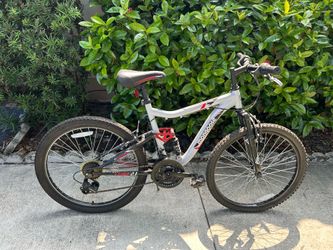 Mongoose Ledge 2.1 mountain bike
