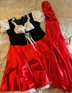 Women’s red riding hood costume