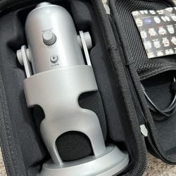 Blue Yeti Professional Multi-Pattern USB Condenser Gaming Microphone
