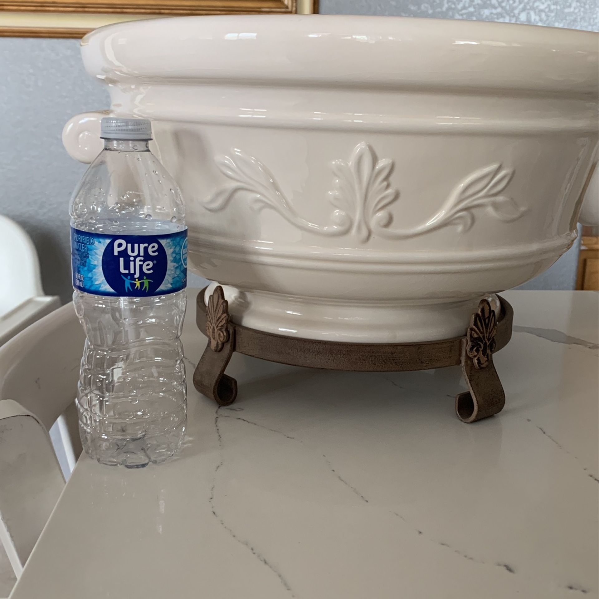 Huge Ceramic Can Be Used With Or Without Base $50 OBO