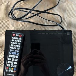Samsung BD-F5700 Blu-Ray DVD Player Wi-Fi Streaming Model Works Great With Remote