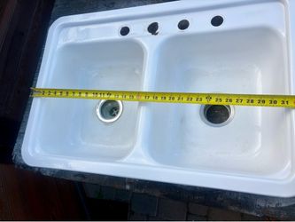 White porcelain double sink