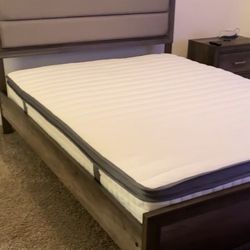 Queen Size Bed. MOVING SALE EVERYTHING MUST GO ASAP!!! 