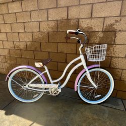 Cruiser Bike Featuring Steel Step Through Frame