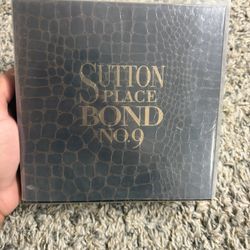 Bond No. 9 Sutton Place (50ml / 1.7 fl oz) ✨ Sophisticated and luxurious fragrance with a refined, elegant appeal. 📦 Brand new – sealed, never opened