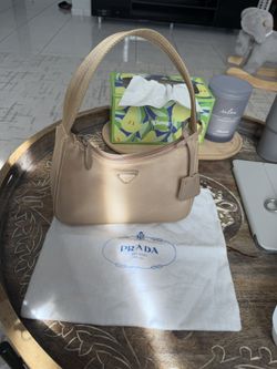 Womenβs Purse