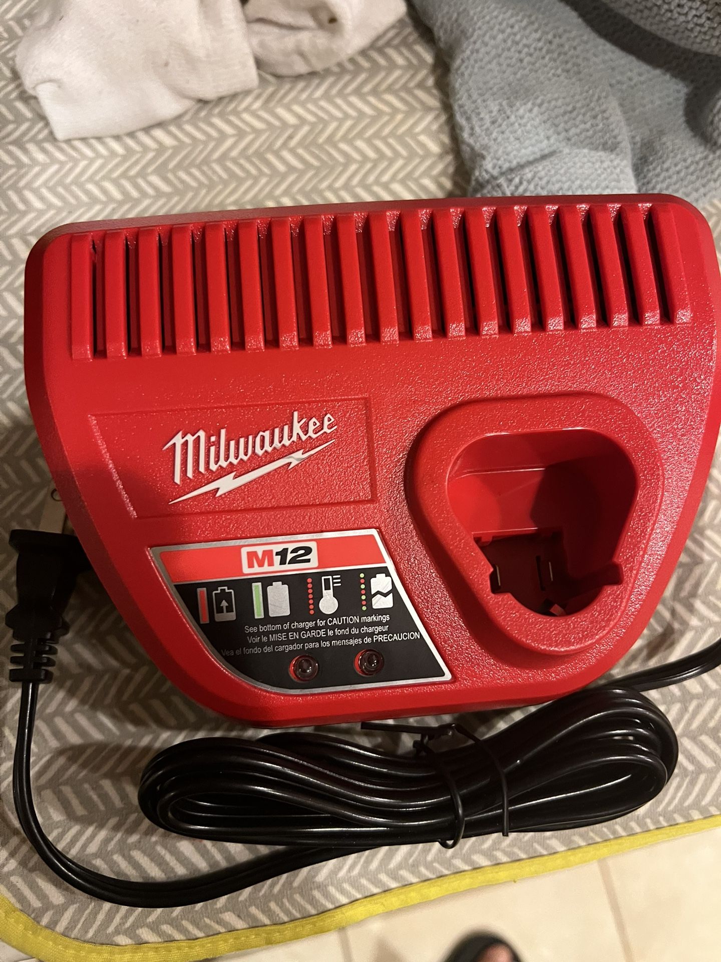 Milwaukee Charger M12