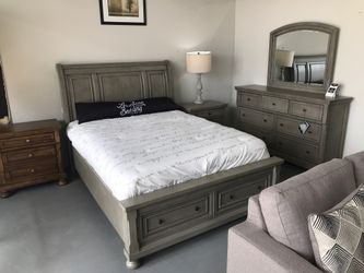 Brand new Ashley b733 bedroom set