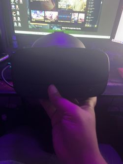 Oculus VR HEADSET And Controllers (pc Powered)