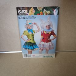 Alice in Wonderland # D0507 SIMPLICITY