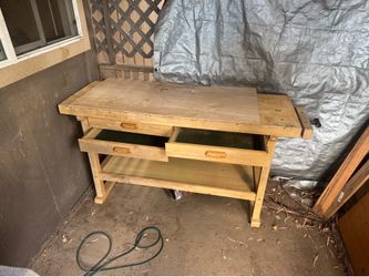 Wood work bench