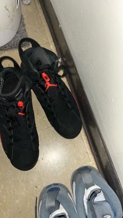 Size 9 both condition 9/10 comes with box