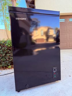 The EUHOMY 3.5 Cu.Ft Chest Freezer compact, top-opening deep freezer