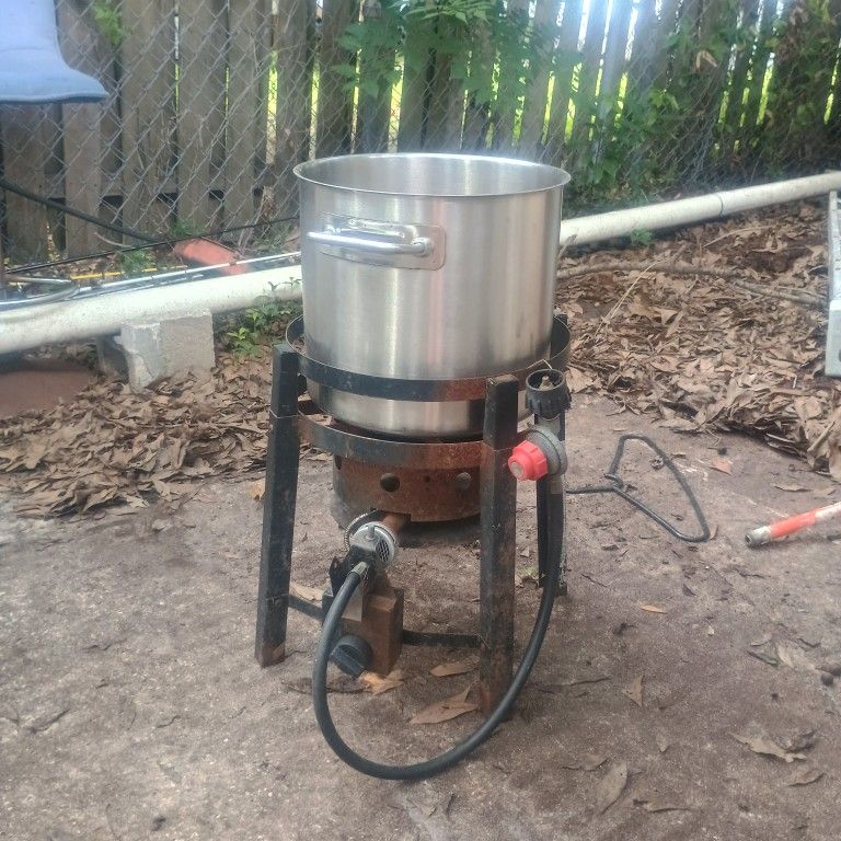Outdoor Propane Cooker/ Stove w/ 60 quart Stainless steel Pot.