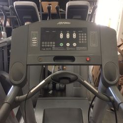 Life Fitness 95Ti Treadmill