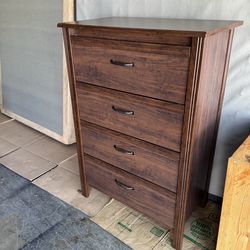 Like new tall, 5-drawer mahogany dresser.