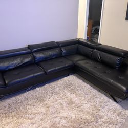 Black Modern Leather Sectional – Adjustable Headrests, Storage Compartments (Used – Read Description)