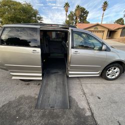 04 Toyota Sienna Wheelchair Accessible 