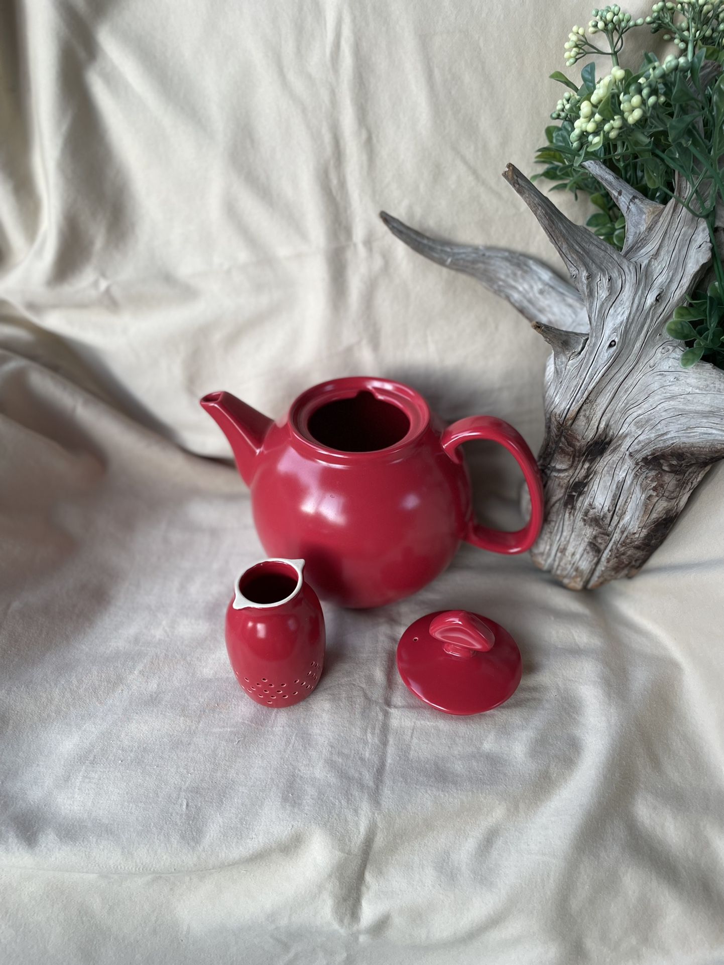 Chantal Large Ceramic Teapot