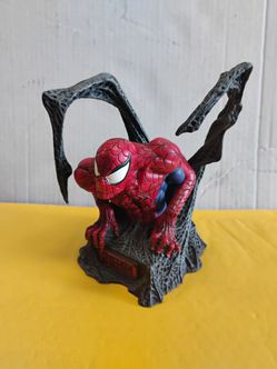 2004 Marvel Universe Spider-Man Mini-Bust