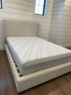Luxury  memory foam queen size 12” New mattress in a plastic sealed.       Venta de colchones  Hablamos Español  ☎️📲call or Tex (213)713-74-89   Habl