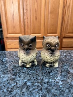 Vintage Ceramic  Owls Pair of Salt and Pepper Shakers.  Size approximately 3 1/4 inches tall.  Preowned a little paint wear very minor . See pictures.