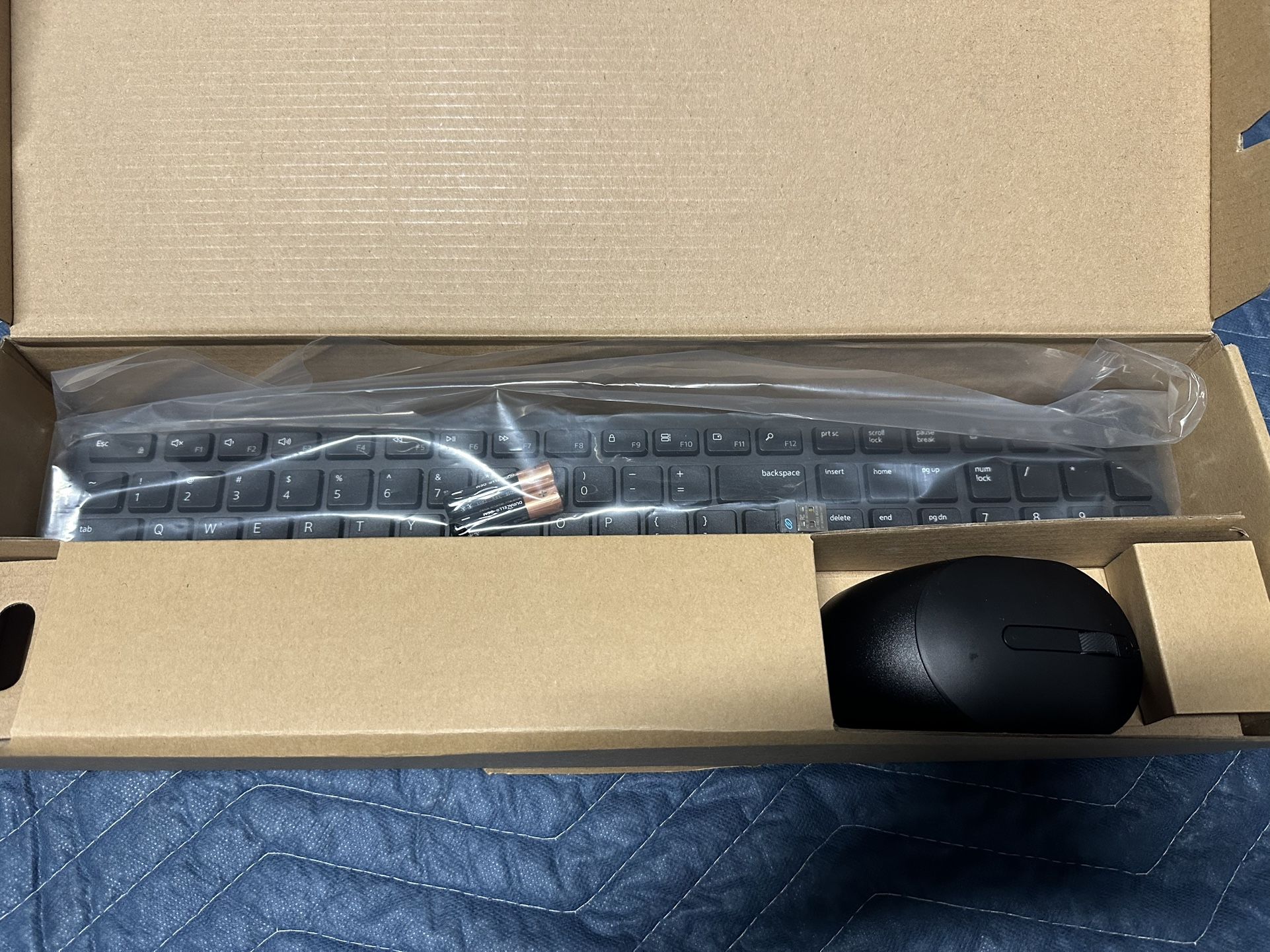 NEW DELL Wireless Keyboard and Mouse