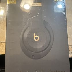 Beats Studio3 Wireless Noise Cancelling Headphones with Apple W1 Headphone Chip - Shadow Gray