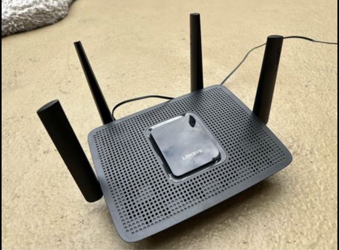 LINKSYS Router MR8300