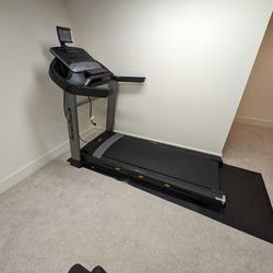 Treadmill NordicTrack Foldable With Built-in Bluetooth Speakers