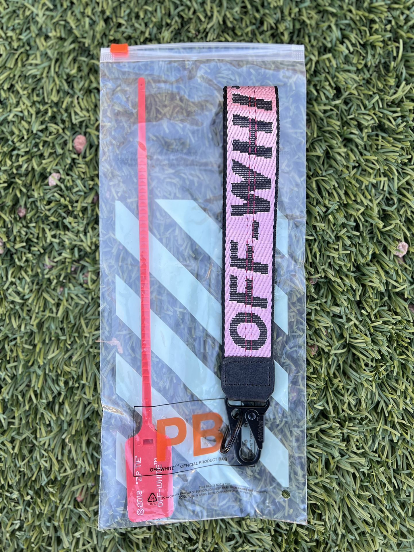 Off White Keychain Pink 