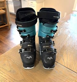Women’s Lange XC-90 Ski Boots