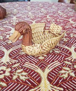 Two tone basket duck
