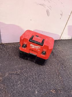 Milwaukee M12 Vacuum
