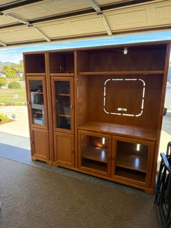 Entertainment center