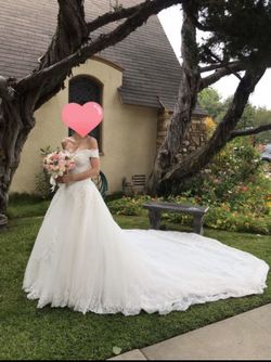 Like new wedding gown size 2