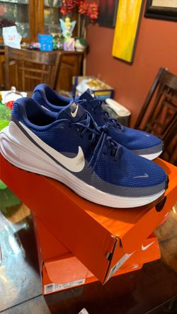 Nike REVOLUTION B