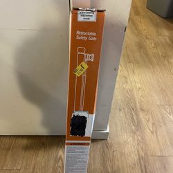 Retractable Gate ( Never Used)