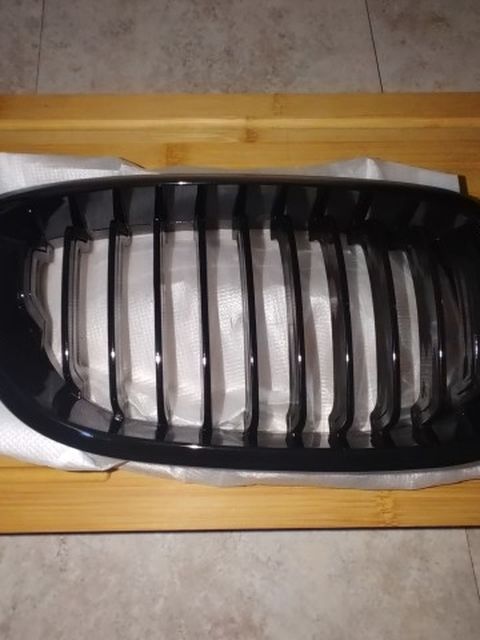 04 Bmw 3 Series Front Left Grill