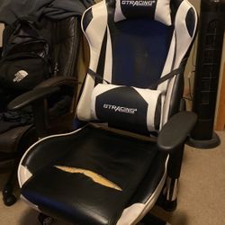 Gtracing Chair (slight tear in seat)