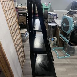 4-TIER LADDER SHELF - Showcase treasured tomes, fancy figurines, or family photos on this 4-tier book shelf. Featuring spacious 22.5-inch shelves with