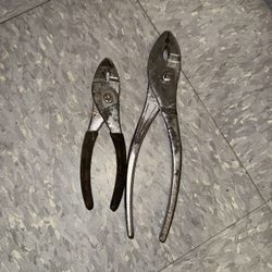 Pliers