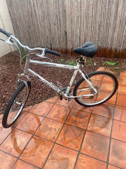 Giant Sedona Hybrid Bike