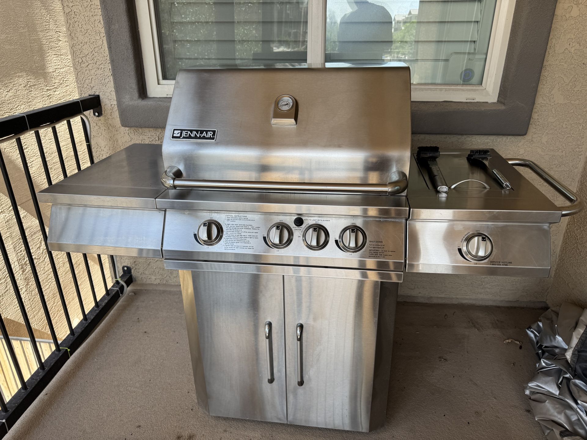 Jenn-Air BBQ Grill – 3 Burners + Side + Rotisserie – w/ Propane Tank & Cover